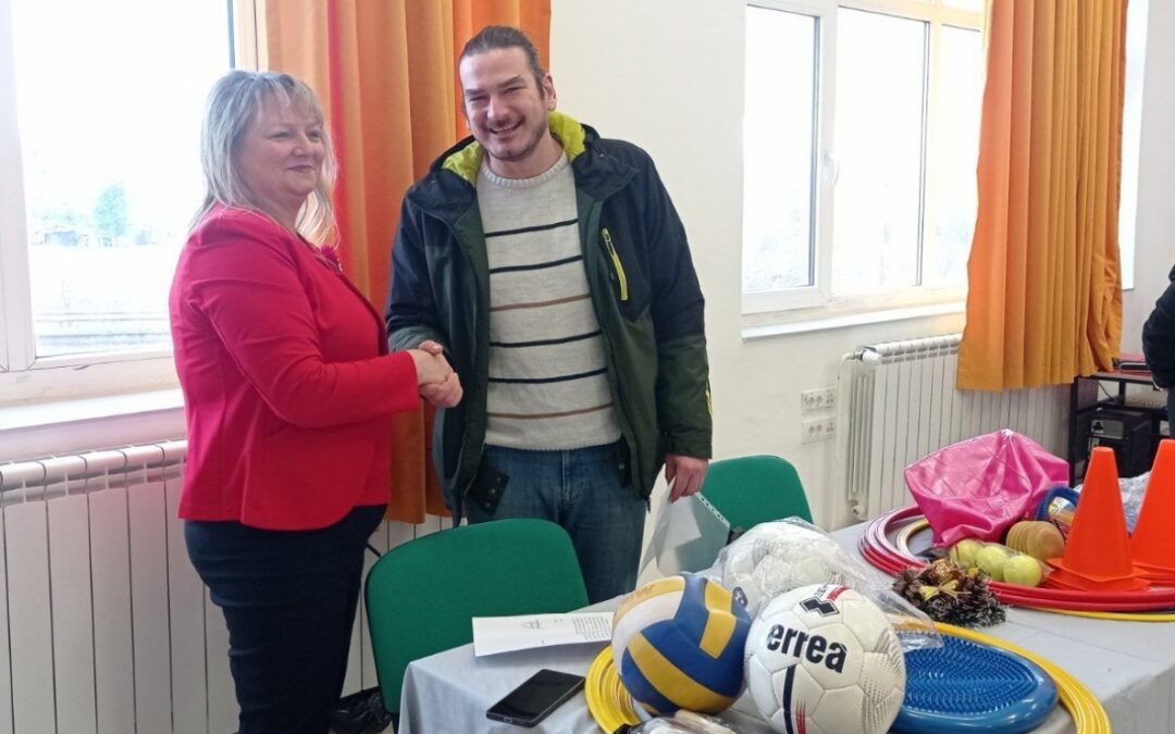 The students from OOU “Kocho Racin” in Sveti Nikole received new sports equipment!